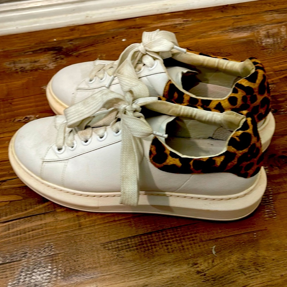 Steven by Steve Madden white platform sneakers. Women’s 8.5.  White with leopard